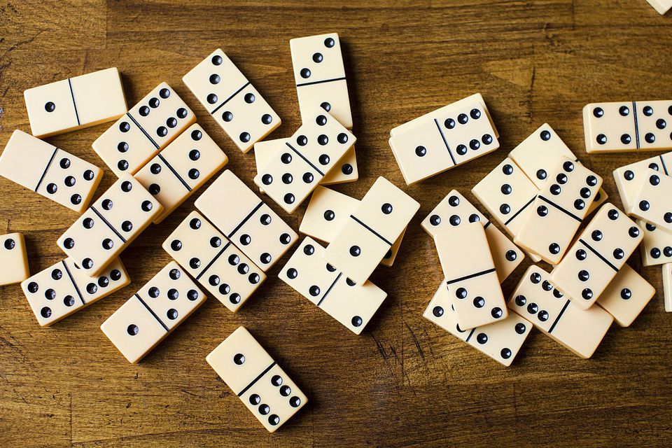 dominoes-58a6f3a95f9b58a3c919f3ef