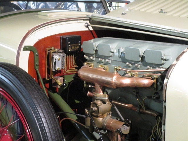 1915 series b touring car picture engine