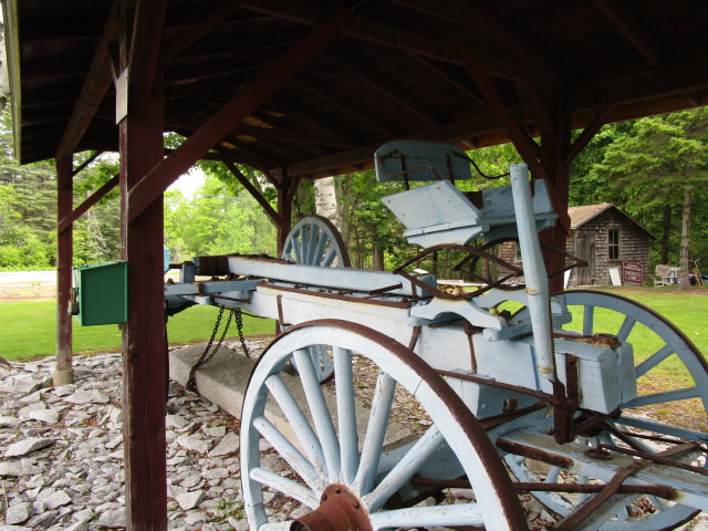Franklin granite display galamander picture front