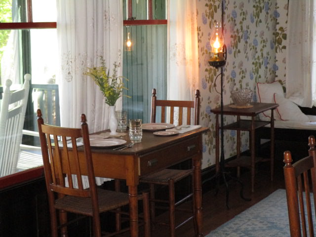 roosevelt cottage dinning room kids table