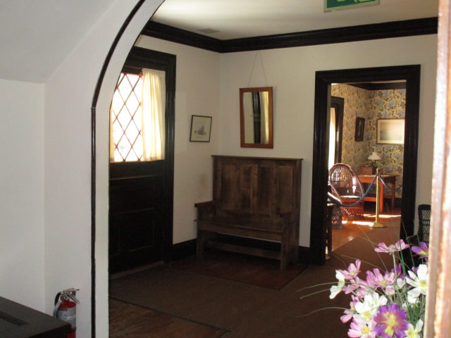 roosevelt cottage entrance way