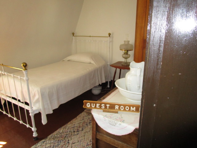 roosevelt cottage guest room