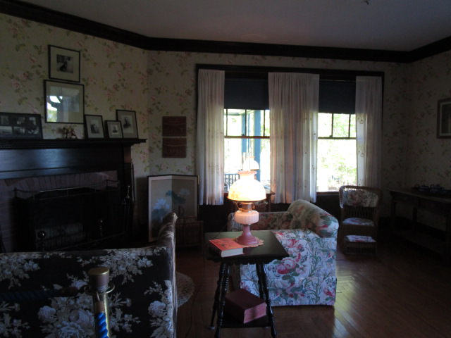 roosevelt cottage the parlor