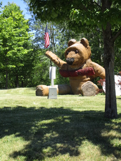 Vermont Teddy Bear road entrance bear