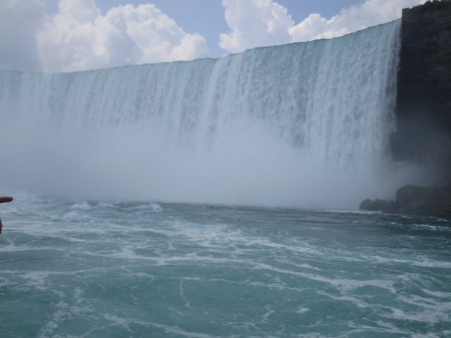 horseshoe falls fm maid of the mist great close up