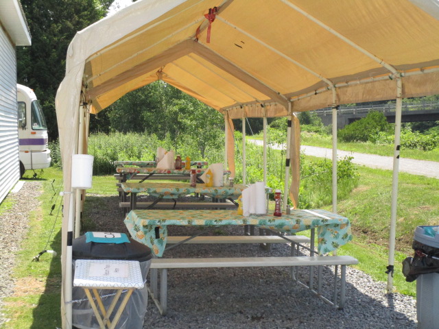 Joes Pond picnic tables