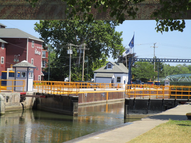 lock 24 opening of upper lock