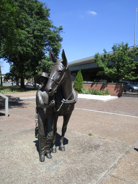 monument in honor of the mules and their drivers