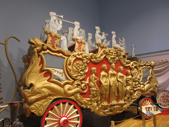 circus parade bandwagon picture